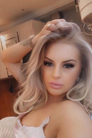 Evelyn's Selfie our Sexy 24 hour South Kensington Escort in London
